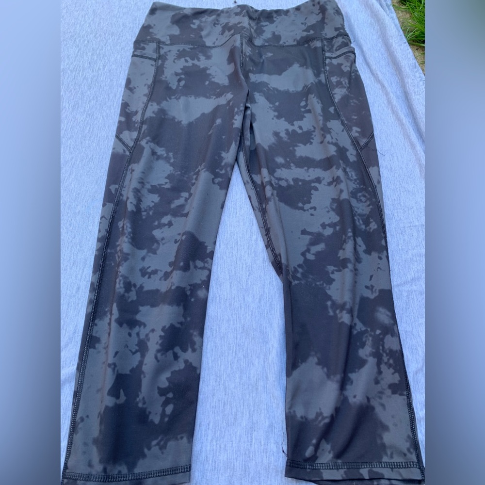 Black and Grey Yoga / Athletic Pants w/ Pockets on the Sides